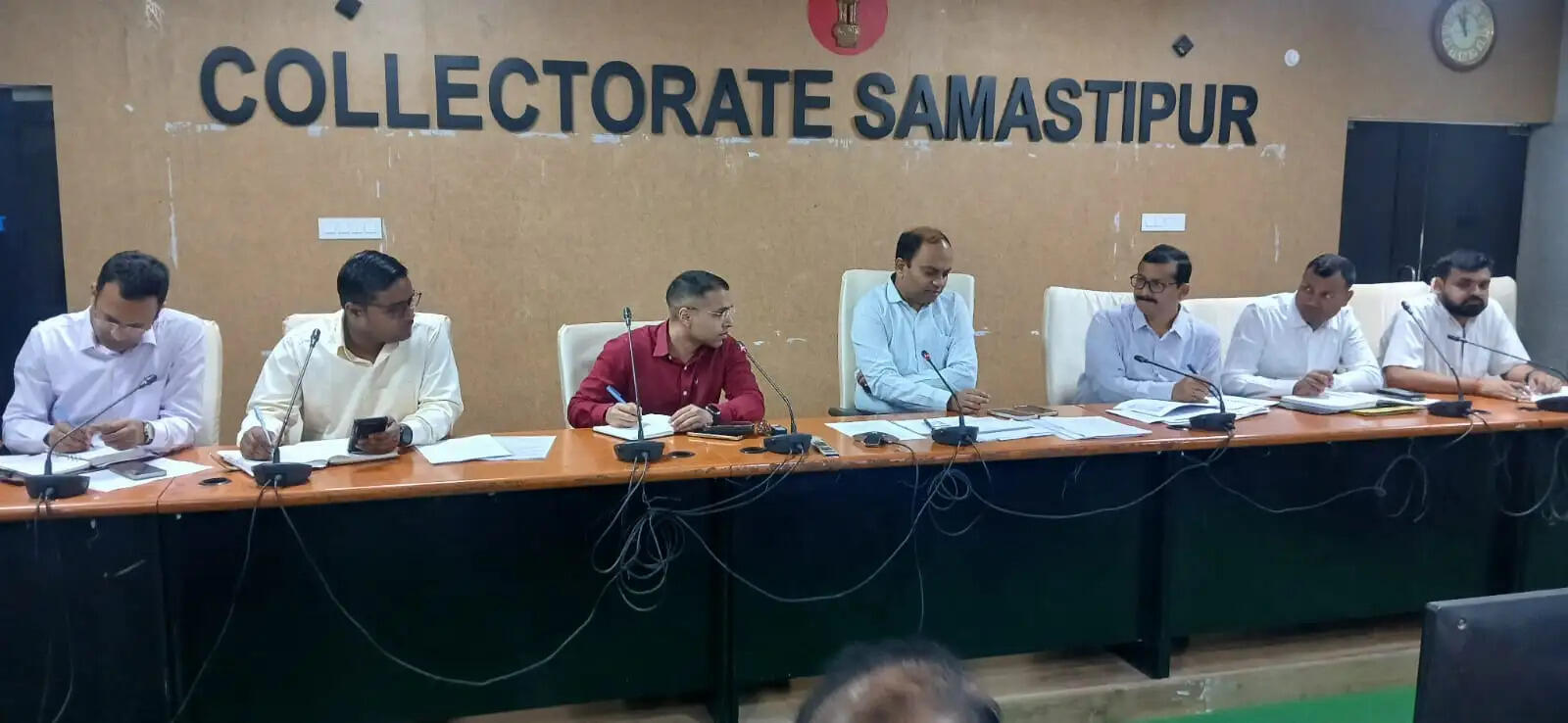 समाहरणालय में विभिन्न विभागों से संबंधित निर्धारित बैठकें आयोजित