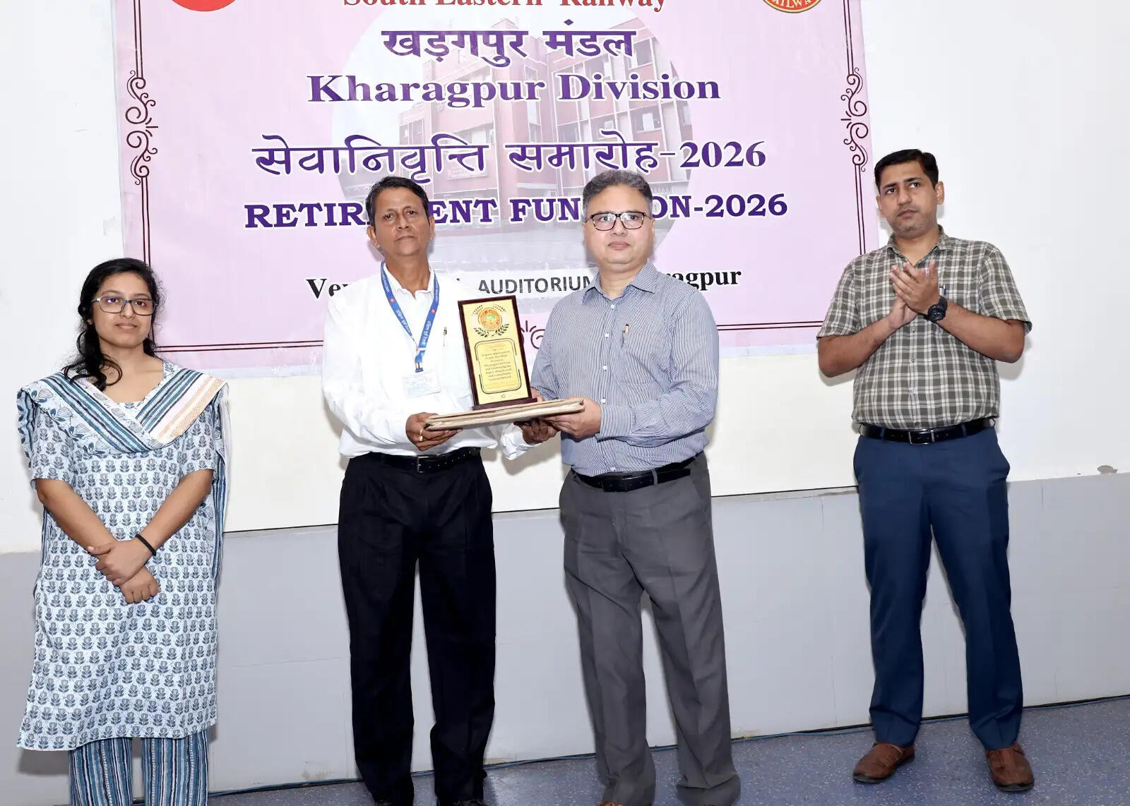 खड़गपुर में 41 सेवानिवृत्त रेल कर्मचारियों का सम्मान