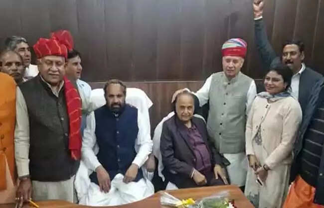 नारनौल में मार्केट कमेटी चेयरमैन और वाइस चेयरमैन ने ली शपथ