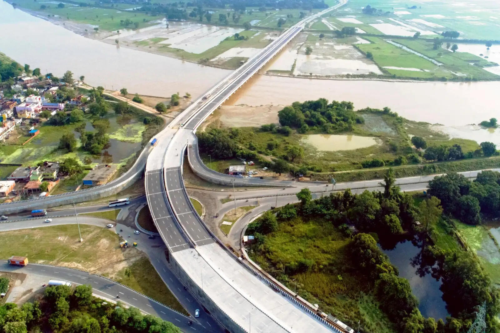 शानदार ढांचागत विकास ने मिटाया पिछड़ेपन का दंश