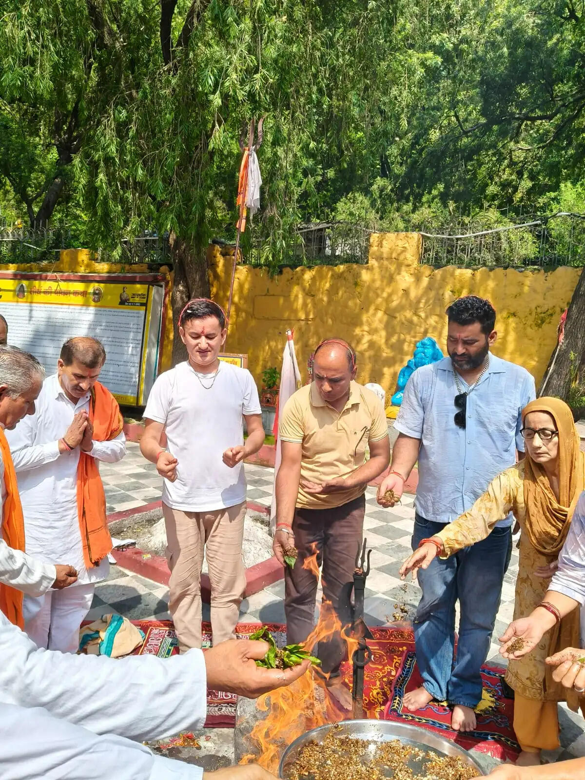 श्रावण संक्रांति पर भक्तिमय हुआ सिरमौर, जिलाभर में देवी-देवताओं के मंदिरों में उमड़े श्रद्धालु