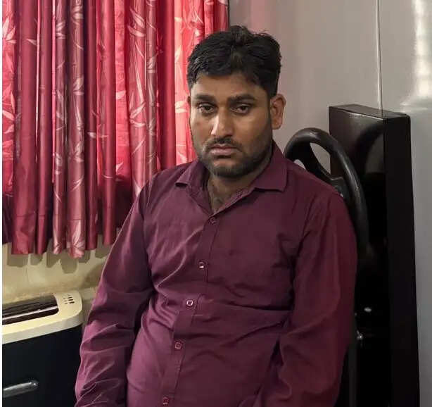 पचास हजार की रिश्वत लेते ग्राम विकास अधिकारी गिरफ्तार