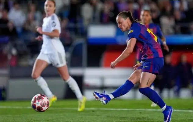 यूईएफए महिला चैंपियंस लीग: एल क्लासिको में बार्सिलोना का दबदबा, रियल मैड्रिड को 6-2 से हराया