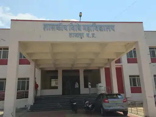 शाजापुरः पूर्व प्राचार्य की लापरवाही से लॉ कॉलेज पर लगा दो लाख का जुर्माना