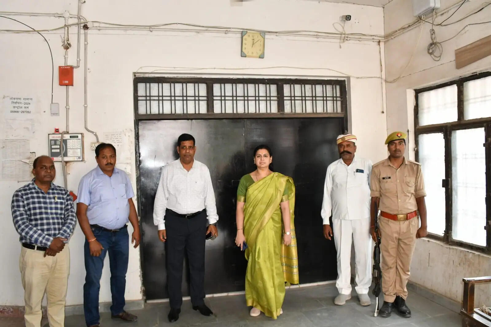 जिलाधिकारी ने ईवीएम वेयरहाउस का किया निरीक्षण, सुरक्षा व्यवस्था दुरुस्त रखने के दिए निर्देश