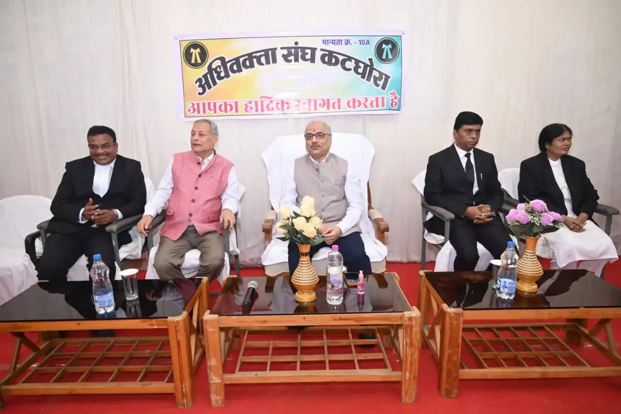 मुख्य न्यायमूर्ति रमेश सिन्हा ने कटघोरा व्यवहार न्यायालय का किया निरीक्षण