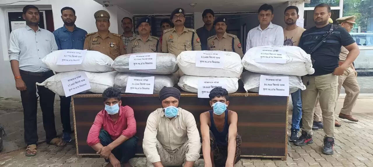 तीन तस्करों को गिरफ्तार कर 50 लाख का गांजा बरामद