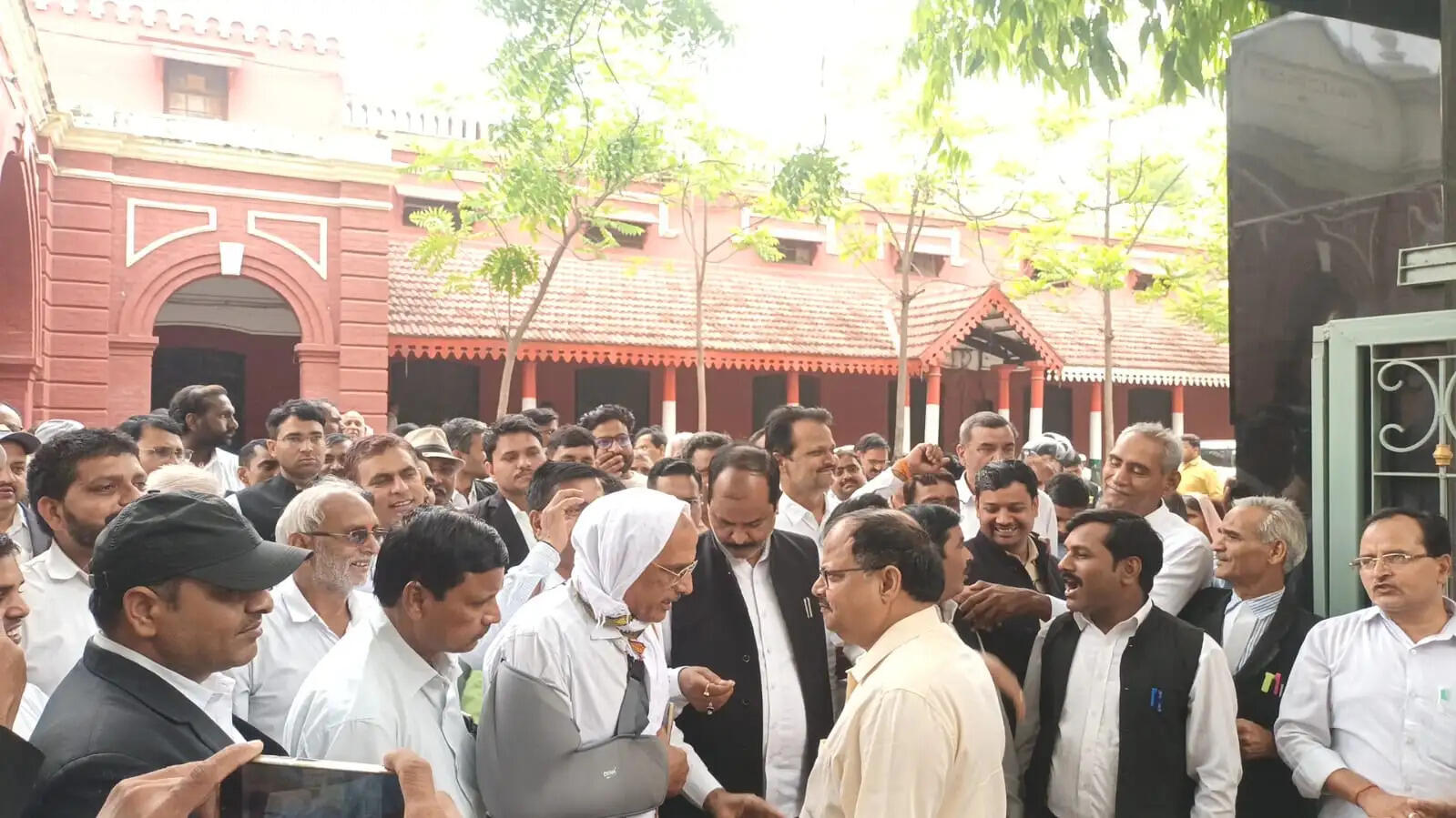 अधिवक्ताओं ने भ्रष्टाचार के खिलाफ किया प्रदर्शन