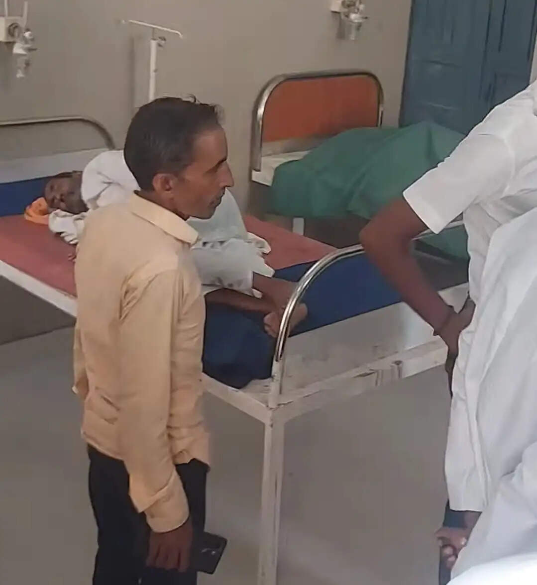 शटडाउन के बाद भी 11 हजार वोल्ट लाइन में दौड़ा करंट, संविदा लाइनमैन की मौत