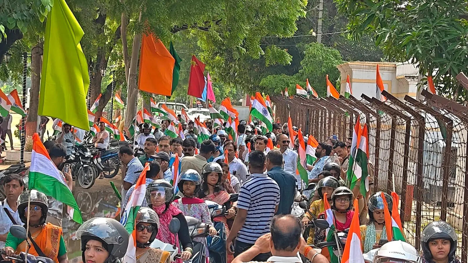 जौनपुर में तिरंगा यात्रा अभियान के तहत निकली विशाल बाइक रैली
