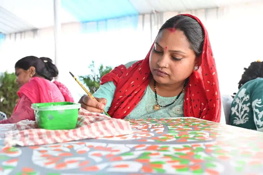 मप्र में सदानीरा समागम में देशभर से आये 100 से अधिक कलाकारों ने चित्रों से दिया जल-पर्यावरण का संदेश