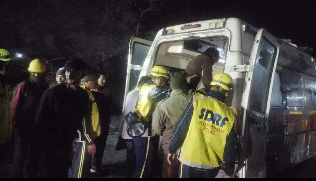 टिहरी जिले में खाई में गिरी थार, पांच घायल