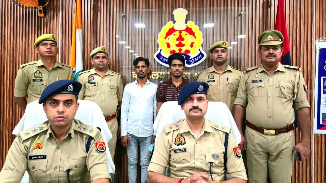 सूने घरों को बनाते थे निशाना, अजीतमल पुलिस ने दो शातिर चोर किए गिरफ्तार