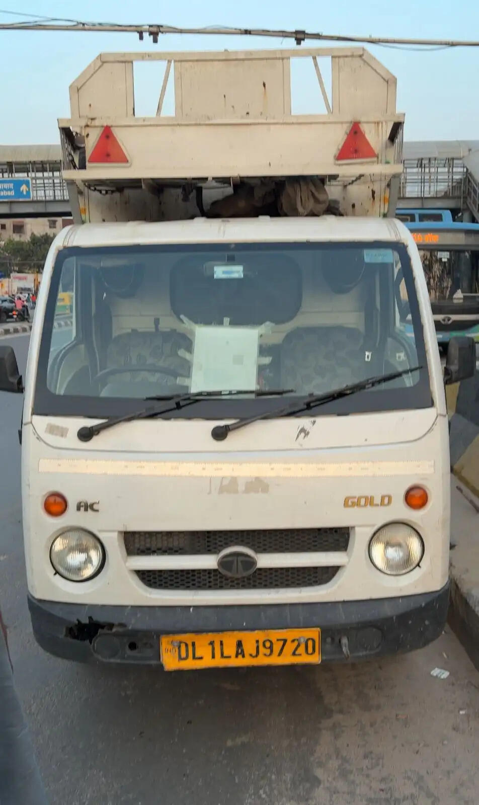 फर्जी ‘नो-एंट्री परमिट’ रैकेट का भंडाफोड़, ट्रैफिक पुलिस ने चालक को दबोचा