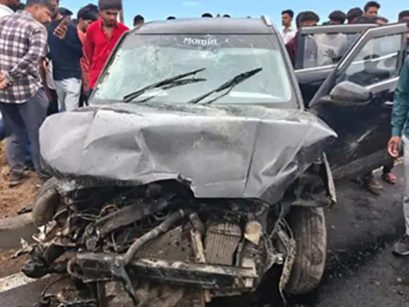 देवास में भीषण सड़क हादसा, कार की टक्कर से बाइक सवार दाे युवकाें की मौत, एक गंभीर