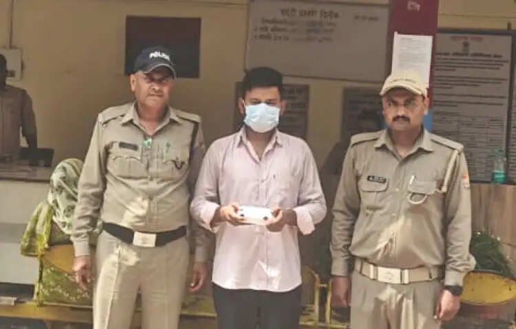 किराएदार निकला चेन स्नैचर, महिला के गले से उड़ाई सोने की चेन
