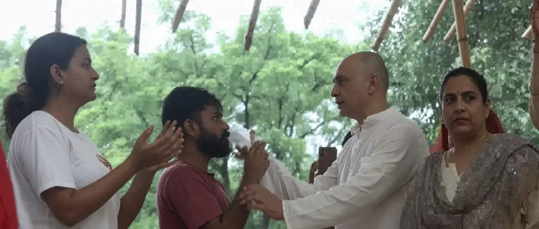 जंतर-मंतर पर अभिजीत दीपके ने खत्म की भूख हड़ताल