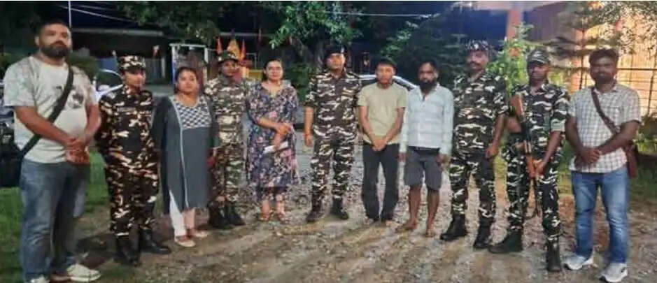 पानीटंकी सीमा पर चार नाबालिग समेत छह महिलाएं मानव तस्करों के चंगुल से मुक्त कराई गईं, दो गिरफ्तार