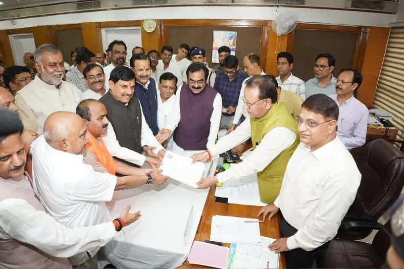 मप्र से राज्यसभा के लिए भाजपा उम्मीदवार महेश केवट ने दाखिल किया नामांकन, तीसरी सीट के लिए रोचक हुआ मुकाबला