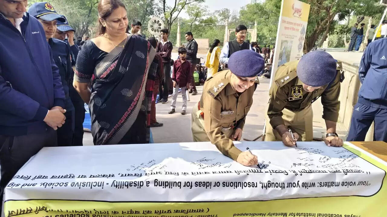 पुलिस ने दिव्यांग बच्चों को सिखाया आत्म-सुरक्षा का पाठ