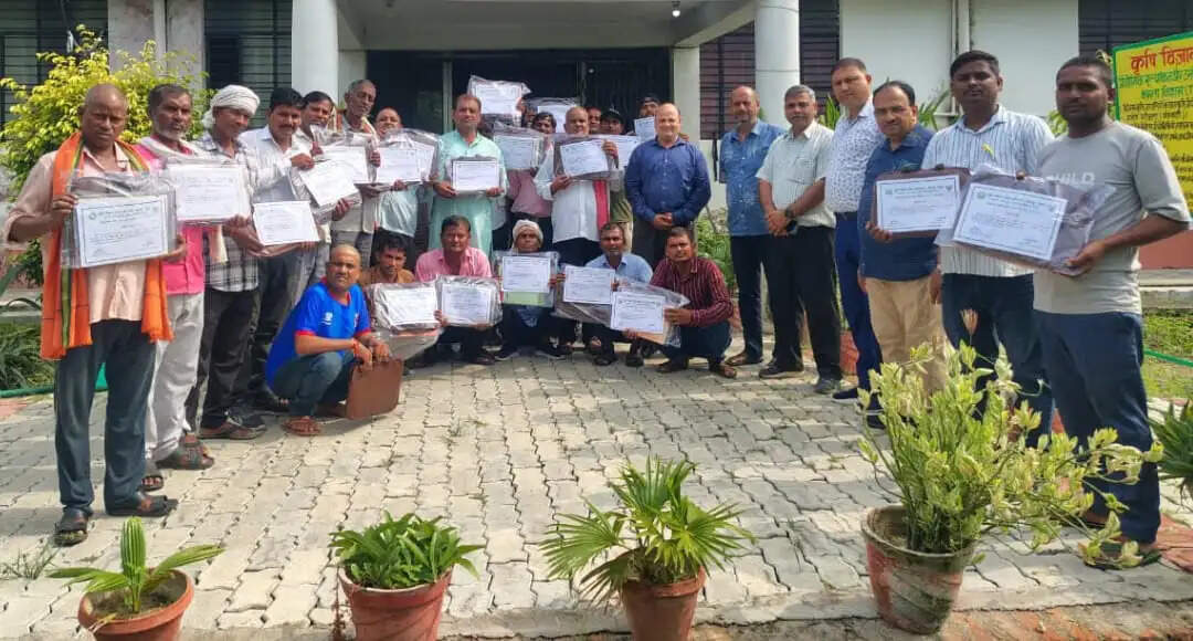 पराली जलाने से मिट्टी की उर्वरता प्रभावित, किसान अपनाएं प्रबंधन की तकनीकें : डॉ. श्याम सिंह