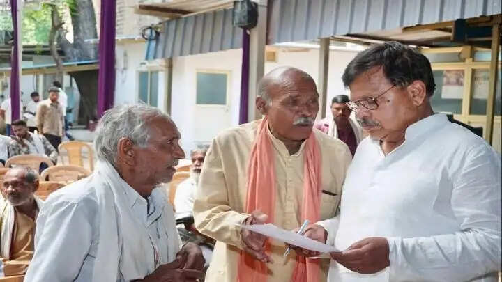 ग्वालियरः मंत्री तोमर ने आमजनों की समस्याओं का किया त्वरित समाधान