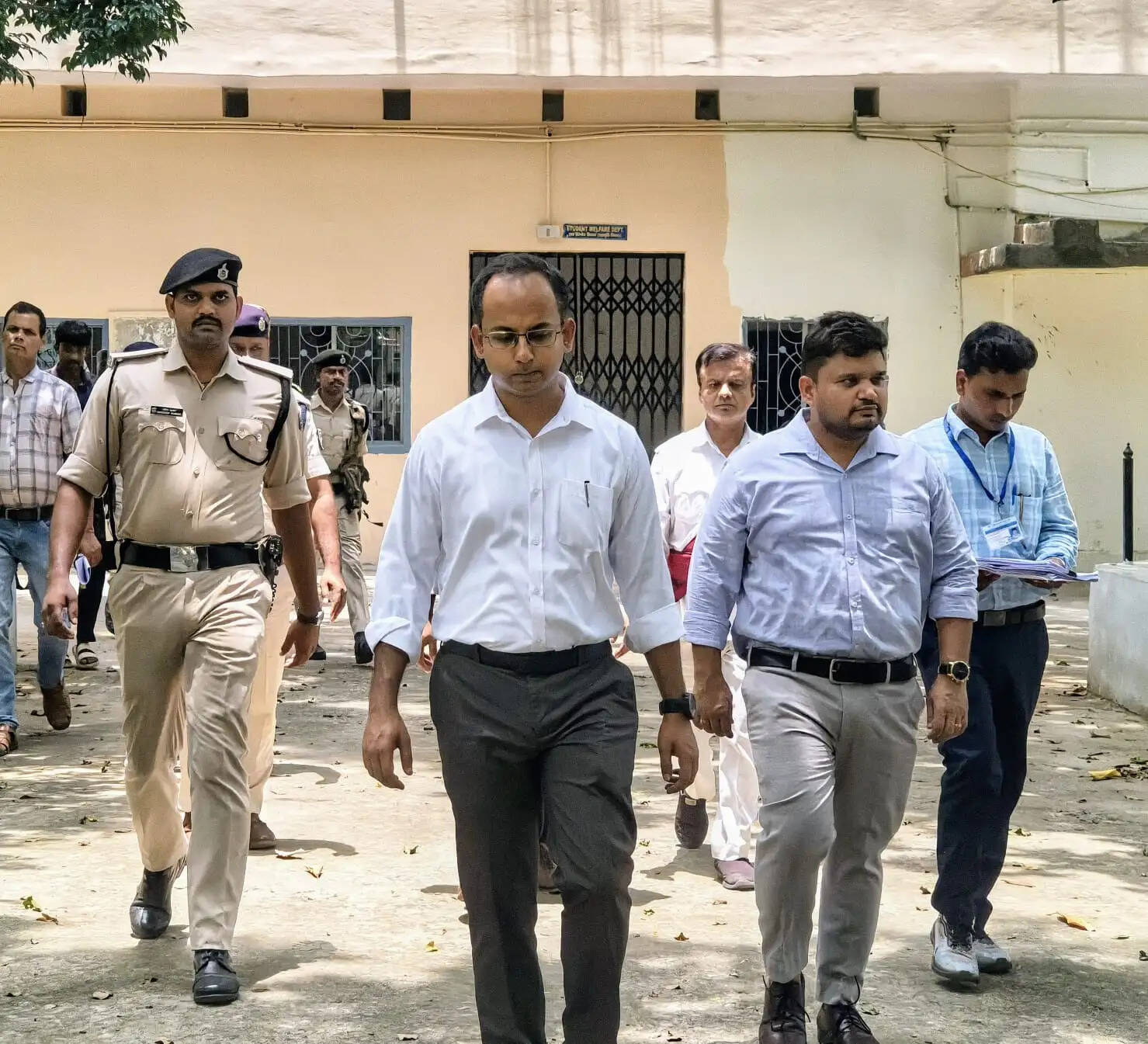 नवादा के 20 केंद्रों पर अवर निरीक्षक मद्य निषेध पद पर चयन परीक्षा संपन्न