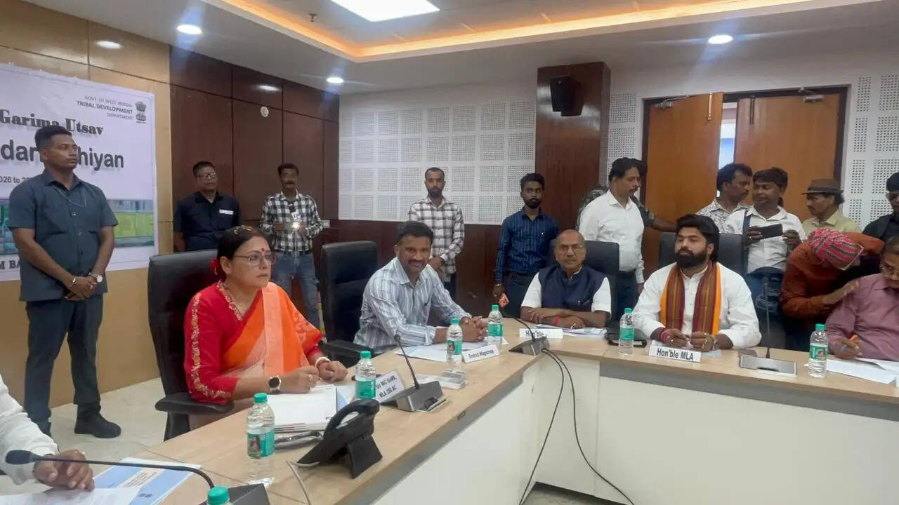 डीएम ने विधायकों और अधिकारियों के साथ की बैठक