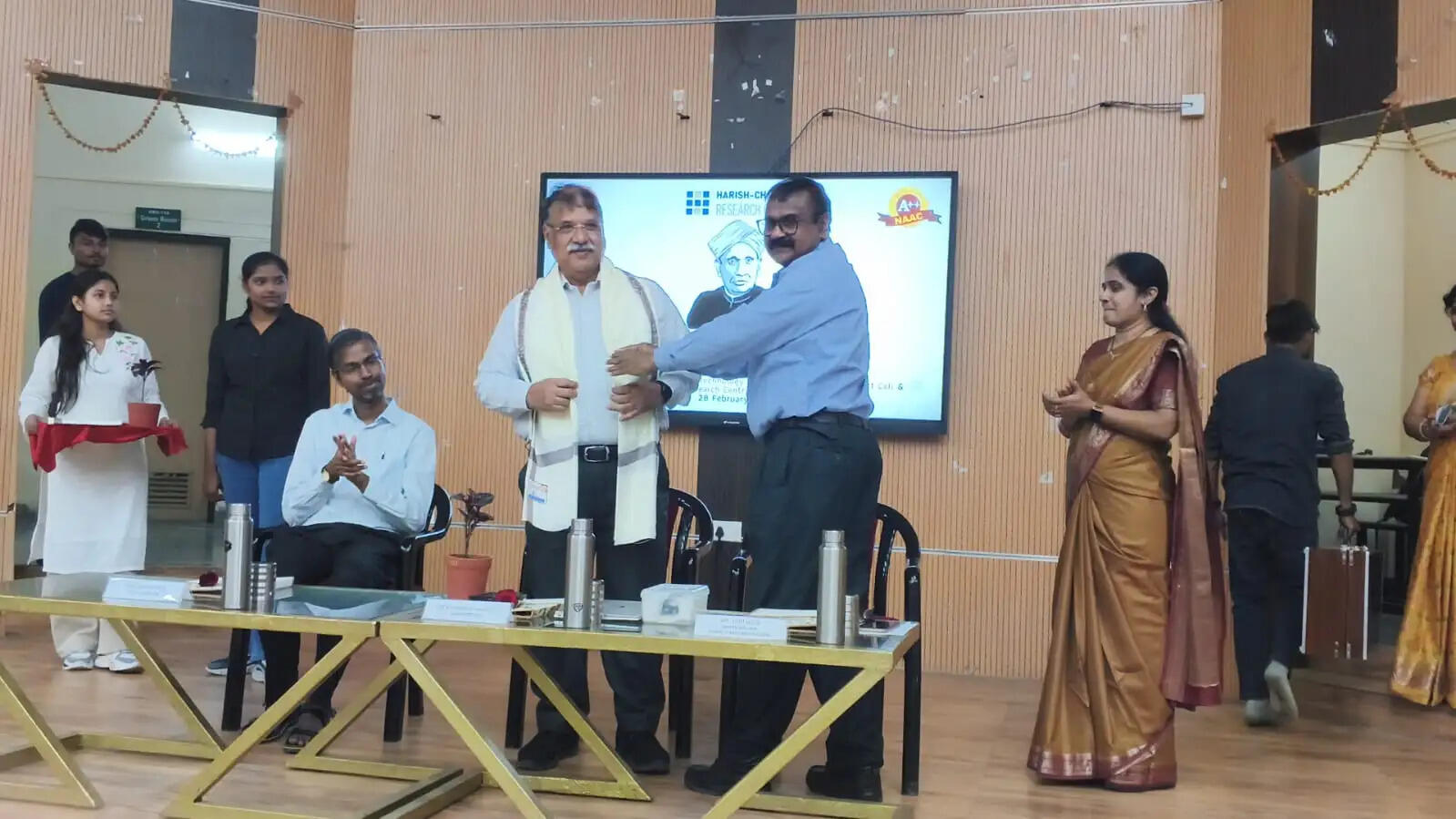 क्वांटम सिद्धांतों की रोमांचक यात्रा से विद्यार्थियों में जगी शोध की ललक : प्रो. हरबोला