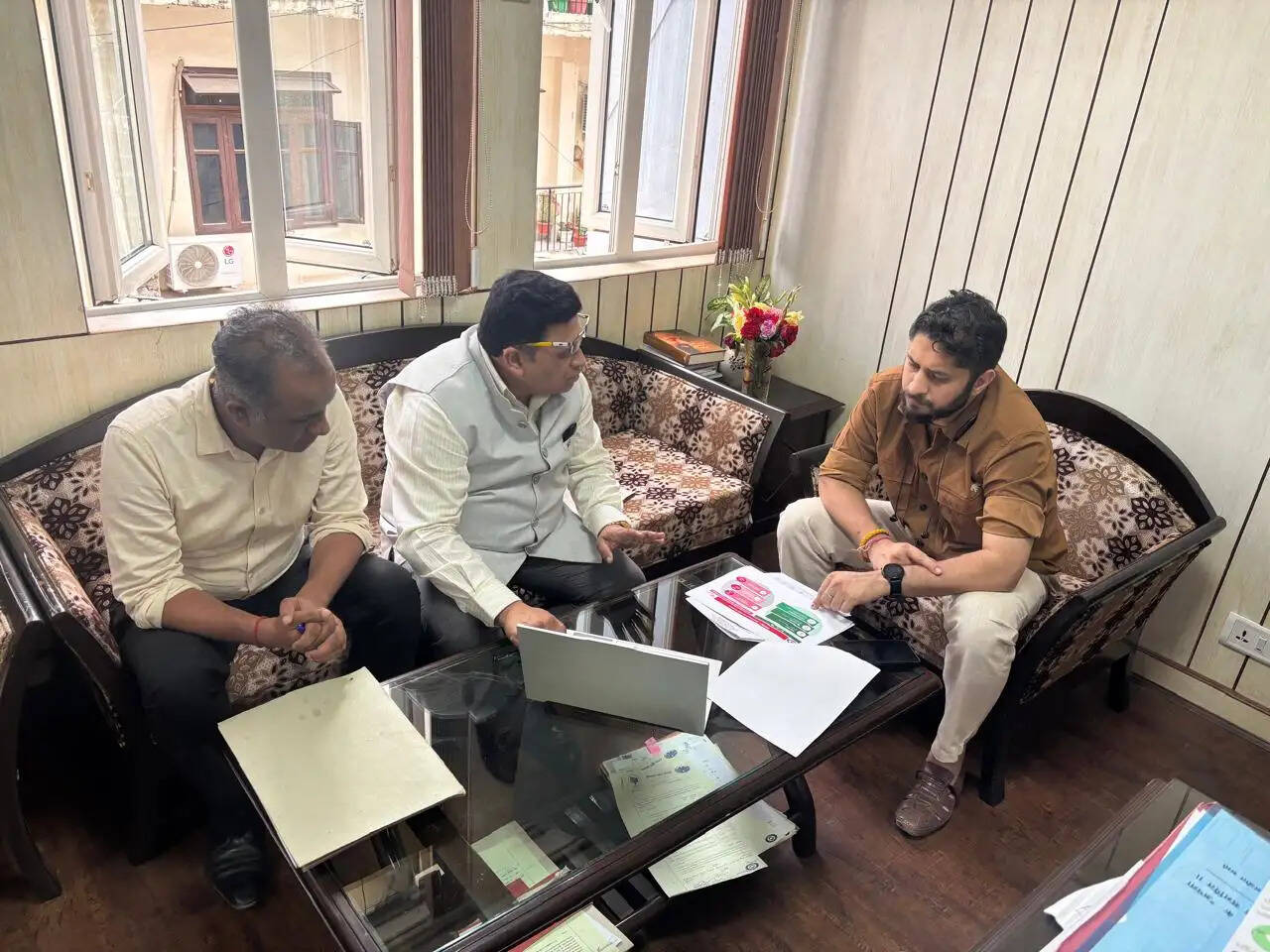 एड्स सुरक्षा अभियान से लोगों को जोड़ने बारे जिला-स्तरीय बैठक आयोजित