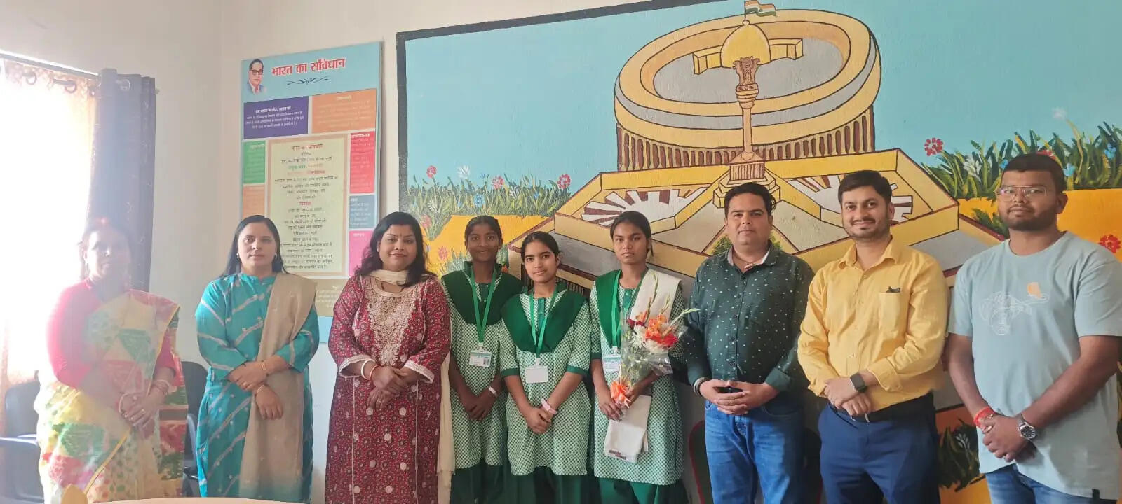 ट्रस्ट ने कस्तूरबा गांधी की छात्राओं को सम्मानित किया