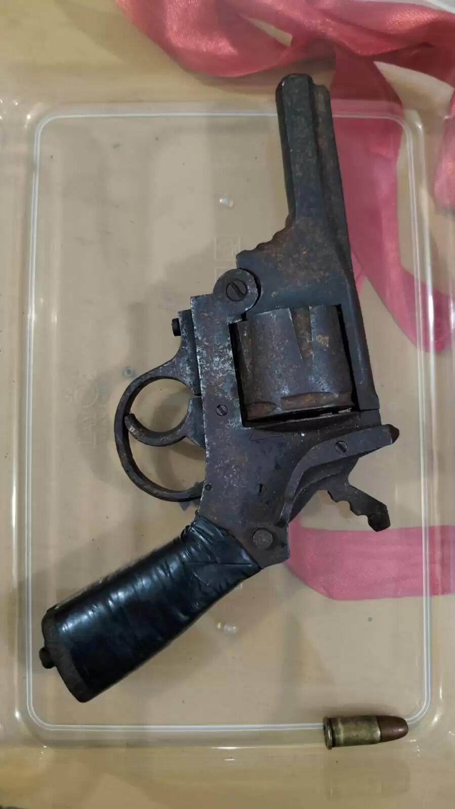 चेकिंग के दौरान बाइक से बरामद हुआ लोडेड देसी पिस्तौल, प्राथमिकी दर्ज