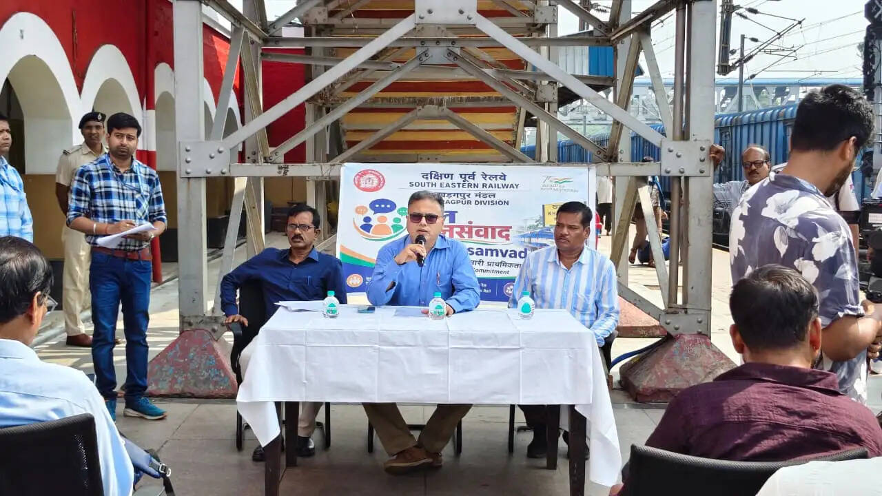 दक्षिण पूर्व रेल के विभिन्न स्टेशनों पर 'रेल जन संवाद' आयोजित