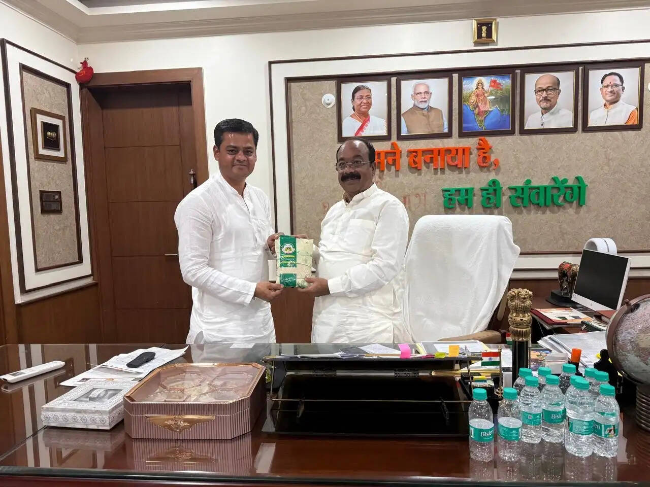 ग्रामीण महिलाओं द्वारा तैयार जैविक विष्णुभोग चावल की खुशबू पहुंची राजधानी रायपुर