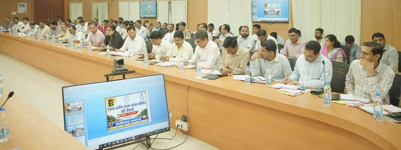 कोरबा : कलेक्टर एवं एसपी की अध्यक्षता में जिला स्तरीय सड़क सुरक्षा समिति की बैठक हुई आयोजित