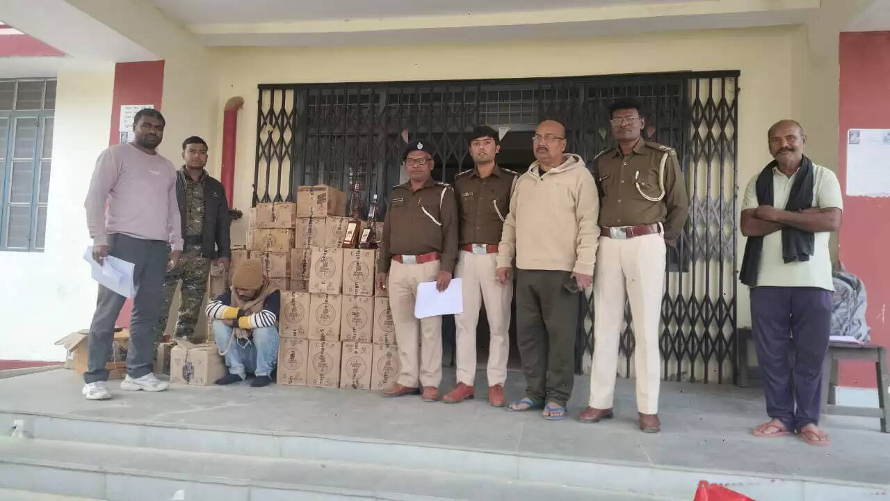 खाद की बोरियों में छुपाकर लाई जा रही 87 पेटी विदेशी शराब जब्त, चालक गिरफ्तार