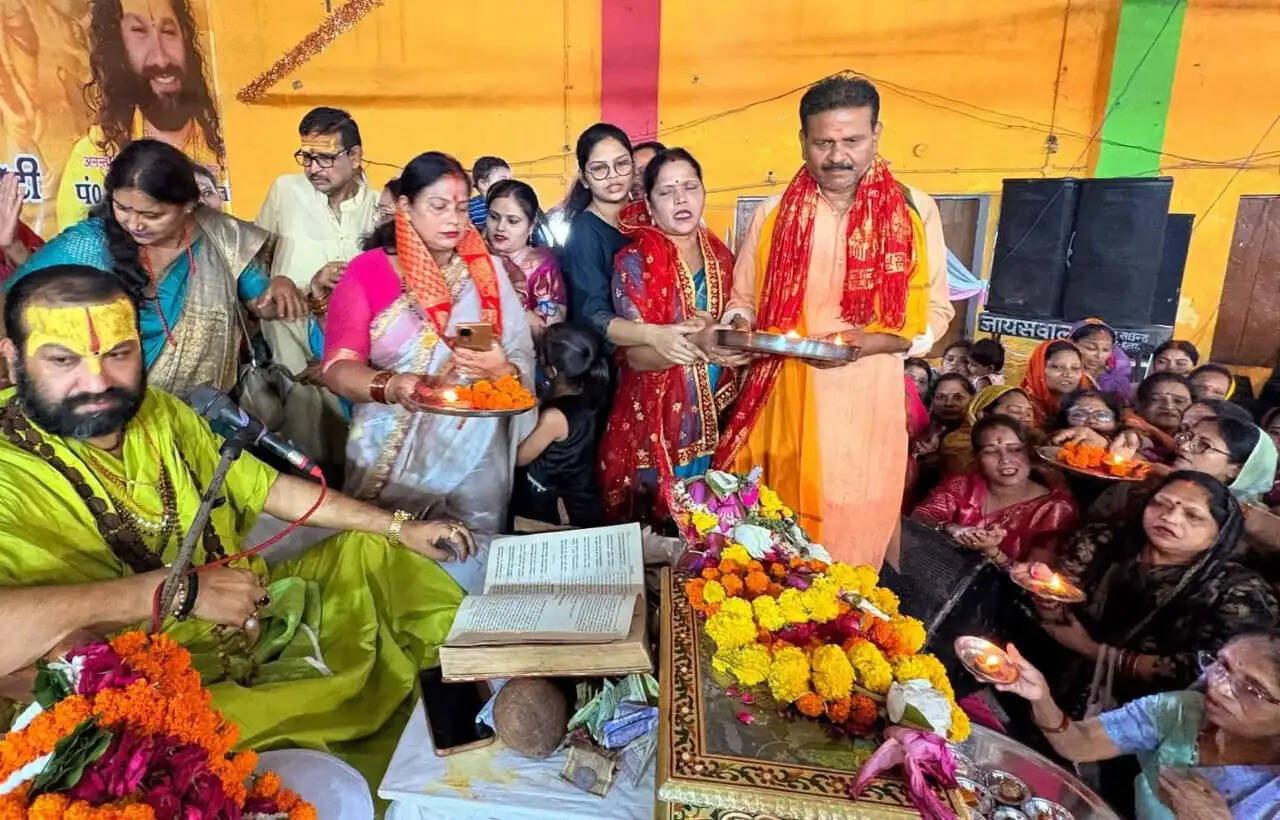 प्रेम, भक्ति, वैराग्य और परम तत्त्व से मिलन की पाठशाला है भागवत : बटुक महाराज