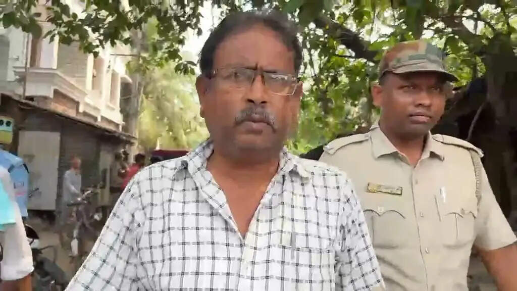 कोन्नगर नगर पालिका के पार्षद बाबलू पाल गिरफ्तार
