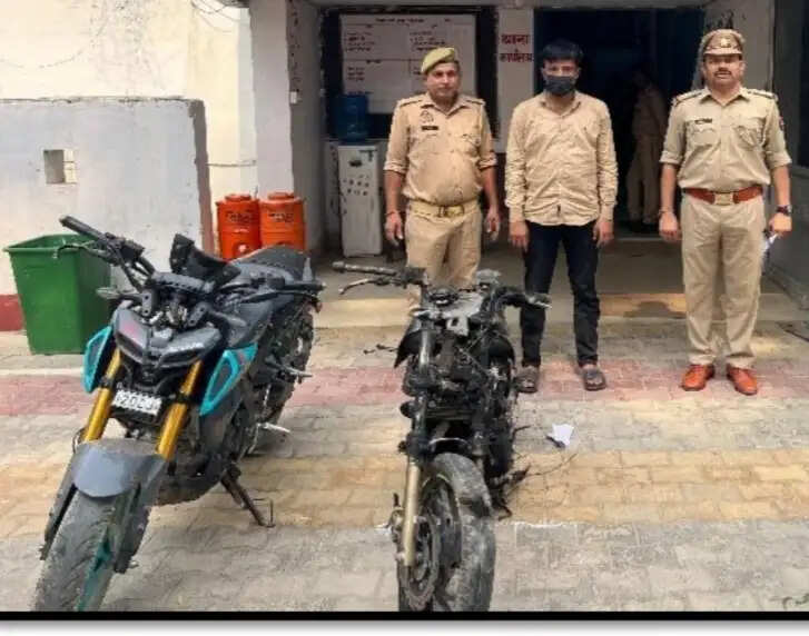 विग पहनकर चोरी करने वाला हिस्ट्रीशीटर गिरफ्तार, चोरी की बाइक बरामद