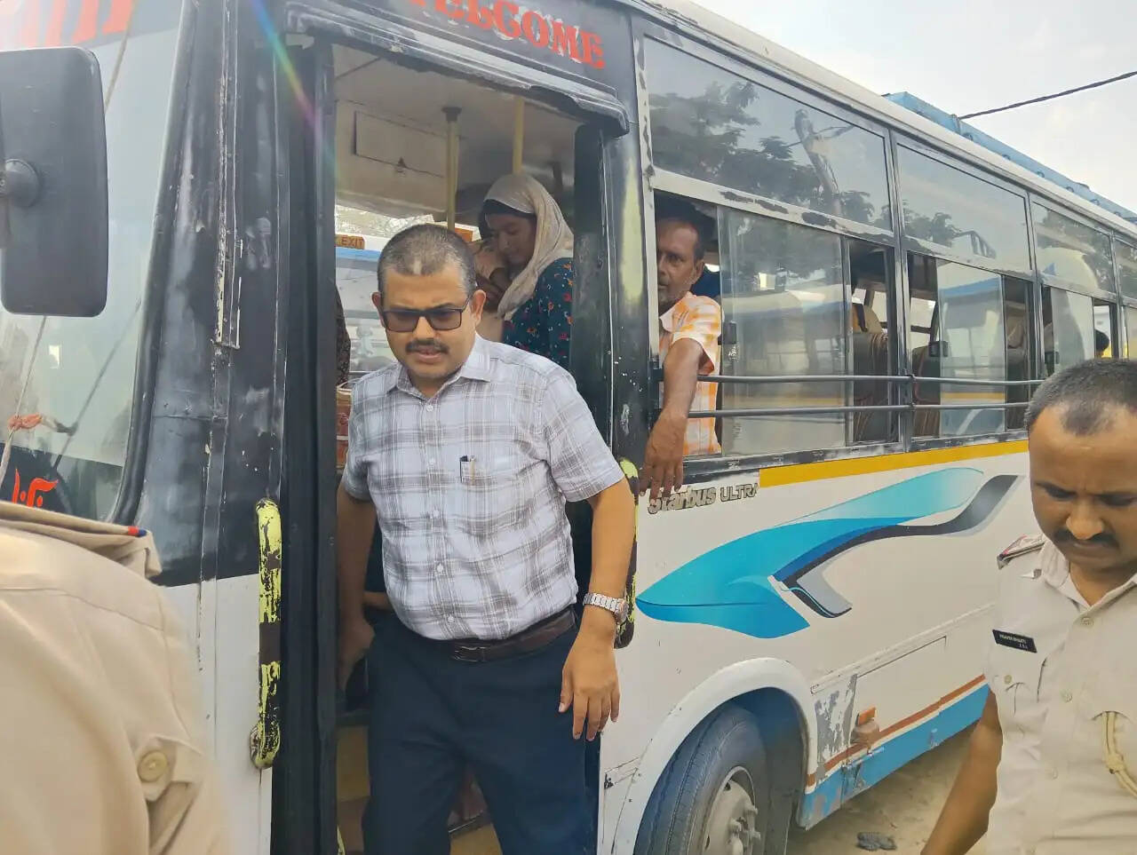 अवैध किराया वसूली के खिलाफ परिवहन विभाग का अभियान, 56 बसों की जांच में वसूला गया जुर्माना