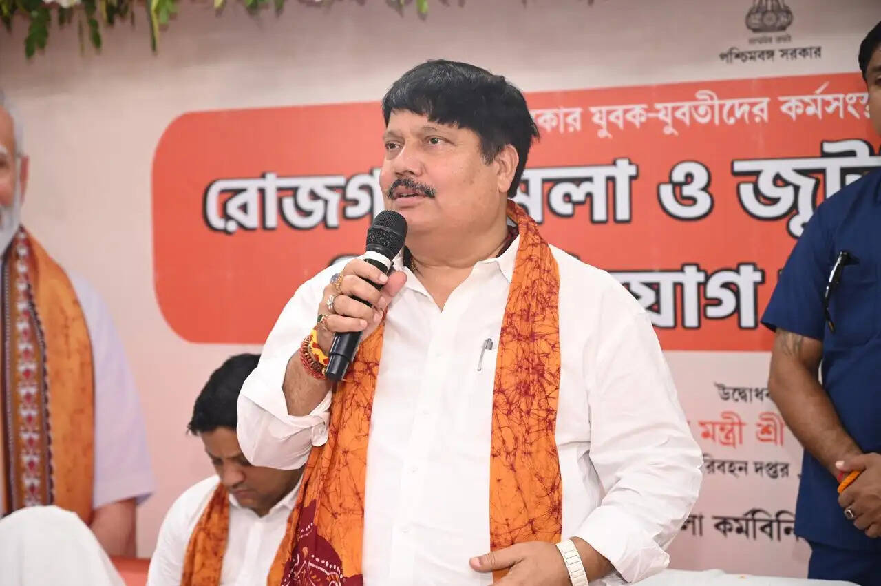 कल्याणी में रोजगार मेला और जूट मिल श्रमिकों के लिए विशेष भर्ती शिविर का उद्घाटन
