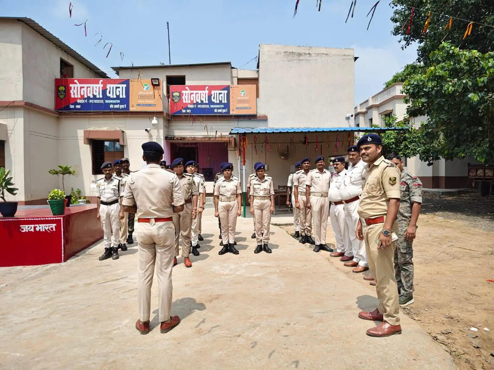 एसपी शुभम आर्य के निर्देश पर सभी थानों में प्रतिदिन रोल कॉल अनिवार्य, पुलिसकर्मियों को किया जा रहा अपडेट