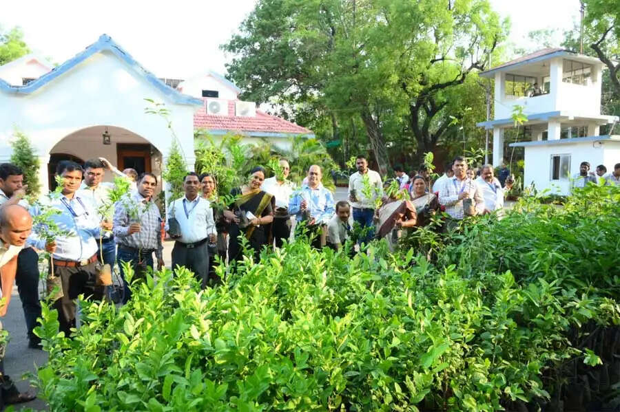 पानी है तो पेड़ हैं और पेड़ हैं तो पानी है : राज्यपाल डेका