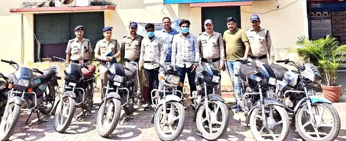 खंडहर बना था चोरी की बाइकों का ठिकाना, दो आरोपित गिरफ्तार