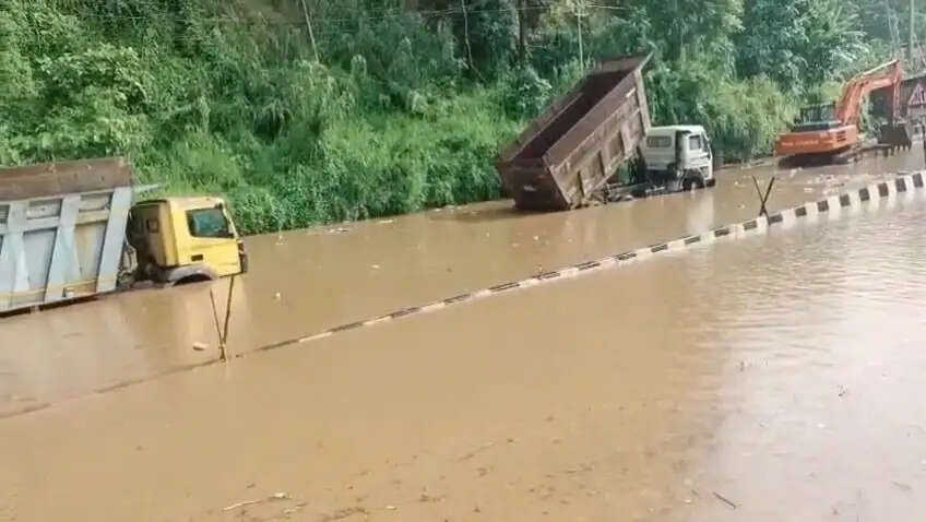 राष्ट्रीय राजमार्ग पर जल जमाव ,आवाजाढही ठप