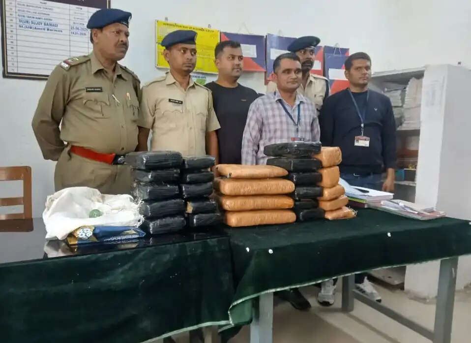 गुवाहाटी-बेंगलुरु एक्सप्रेस से 30 किलो गांजा बरामद, तस्करों में हड़कंप