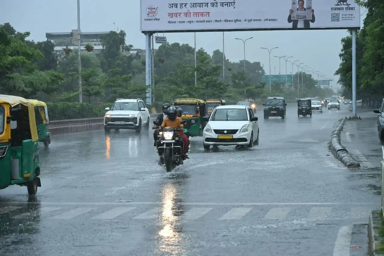 राजधानी में दोपहर बाद बदला मौसम: बारिश से गर्मी-उमस से मिली राहत