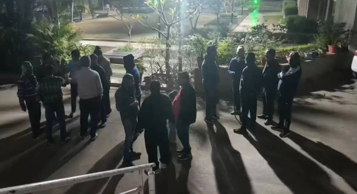 रामगढ़ में पंचवटी अपार्टमेंट के तीन फ्लैटों का ताला तोड़कर लाखों की चोरी, पुलिस जांच में जुटी