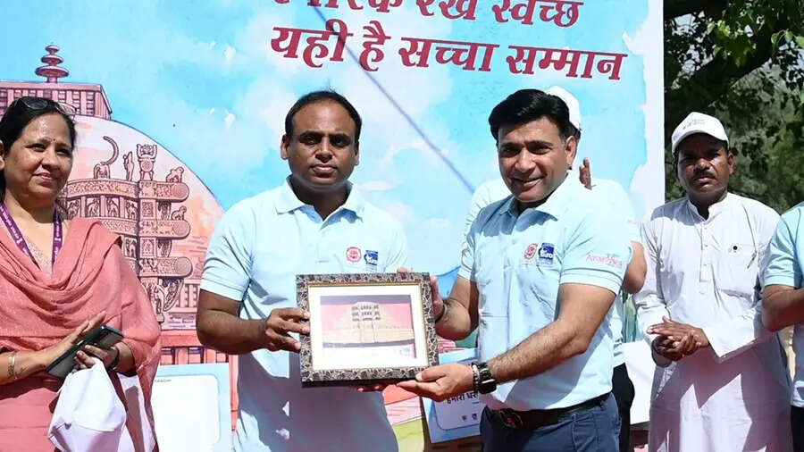 सांची में गूंजा स्वच्छता का संदेश, जनभागीदारी से मना स्वच्छ पर्यटन अभियान