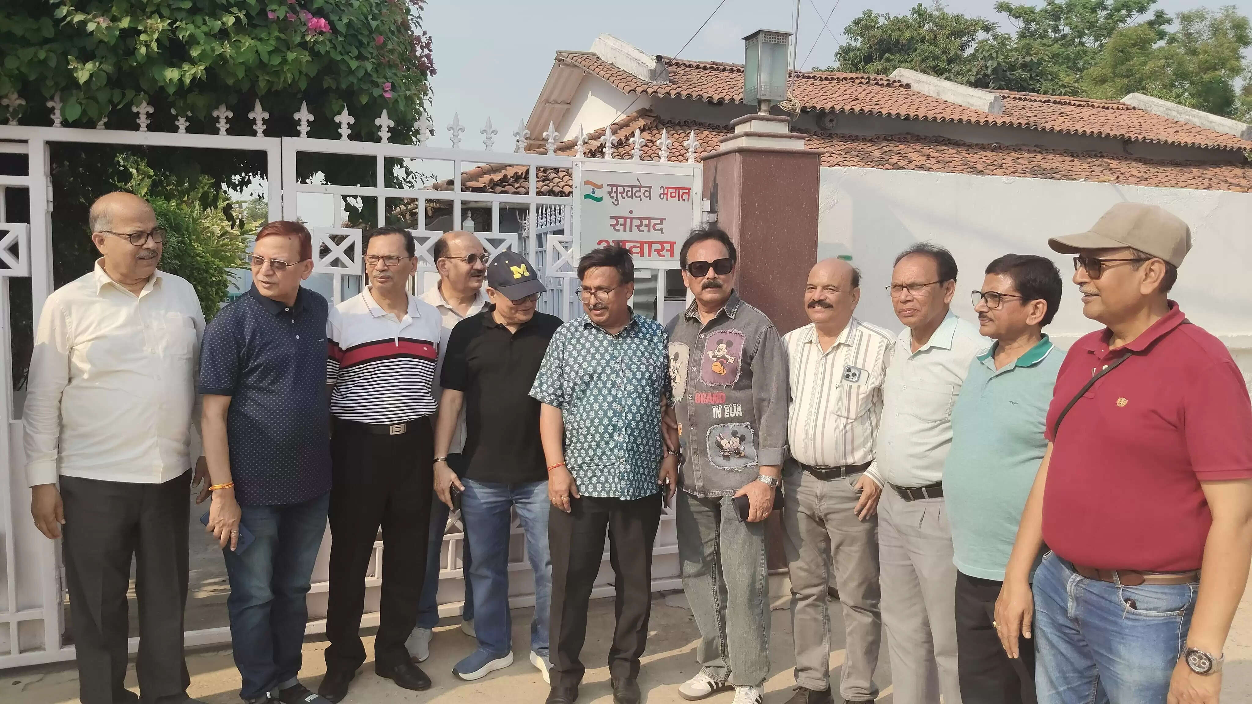 नेतरहाट के 71 वें बैच का लोहरदगा में भव्य मिलन, सांसद के आवास पर सजी यादों की महफिल